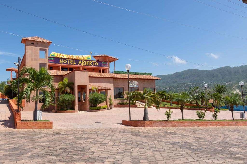 Camino Mexicano Hotel & Resort exterior in Tuxtla Gutiérrez